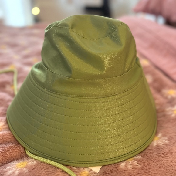 NWT Urban Outfitters Sparkly Metallic Reversible Shimmer m Green Bucket Hat New - Picture 1 of 5